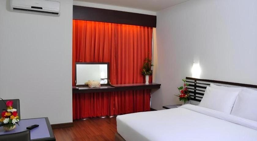The Color Hotel Hat Yai Esterno foto