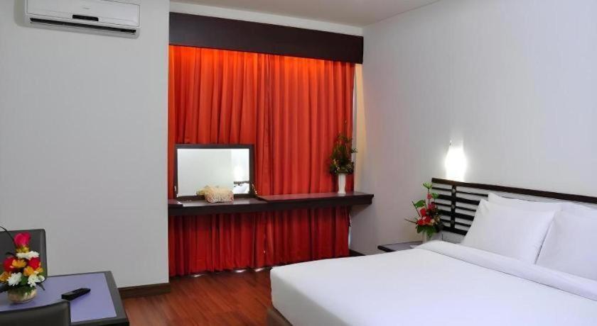 The Color Hotel Hat Yai Esterno foto